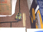Microbot con ultrasonidos recorriendo el laberinto